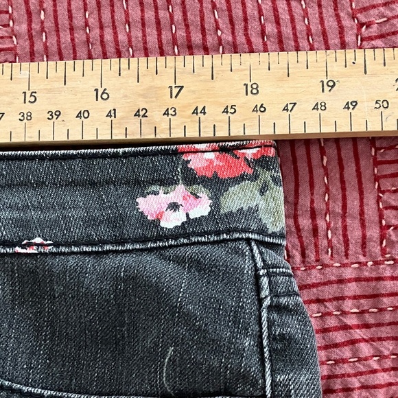 City Streets women’s size 13 black/ Pink Floral Jean “Classic shorty” Shorts - Picture 8 of 16